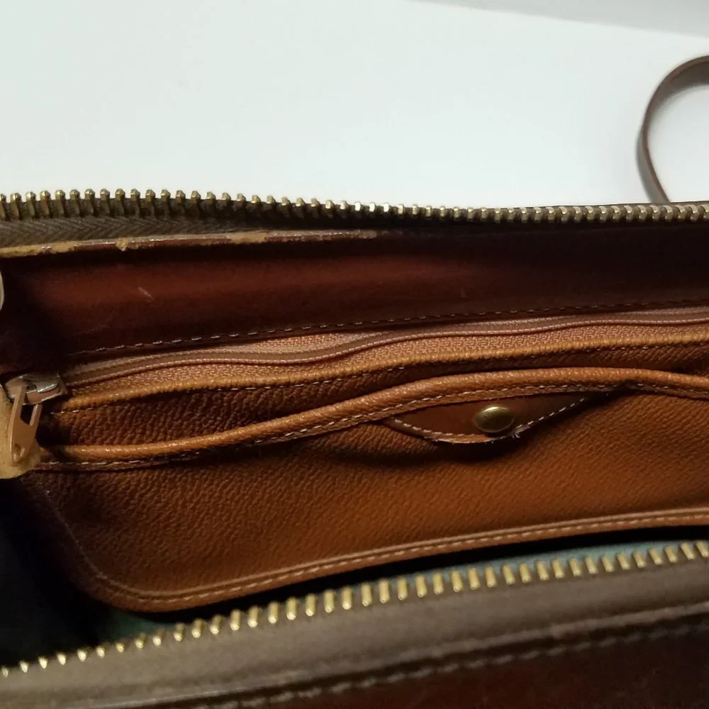 Dooney & Bourke production 1990